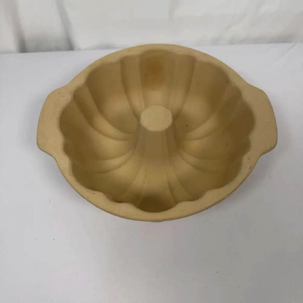 The Pampered Chef Family Heritage Collection Fluted Bundt Stoneware Baking Pan